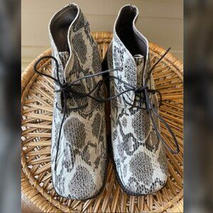 ANDREW STEVENS Italian Leather Snake Print Lace Up Ankle Boots Women's 36 (6)
